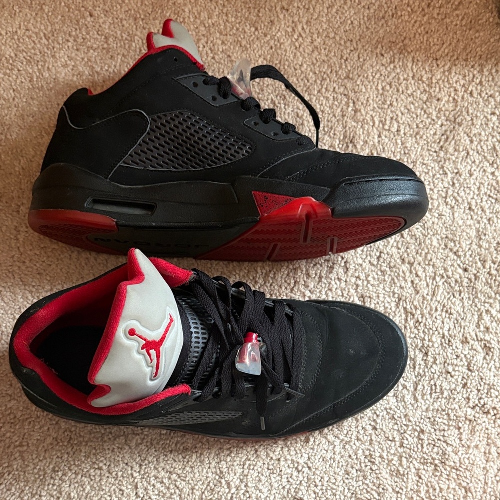 Jordan Men's Black and Red Athletic Sneakers